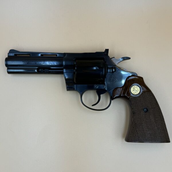 Colt Diamondback m. 4" løb, kal. 22lr.