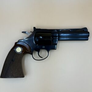 Colt Diamondback m. 4" løb, kal. 22lr.