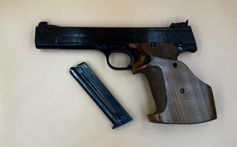 Smith & Wesson M41, kal. 22lr.  Matchskæfte