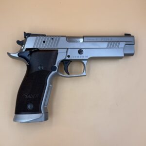 SIG Sauer P226 Sport 9×19 mm set fra højre side